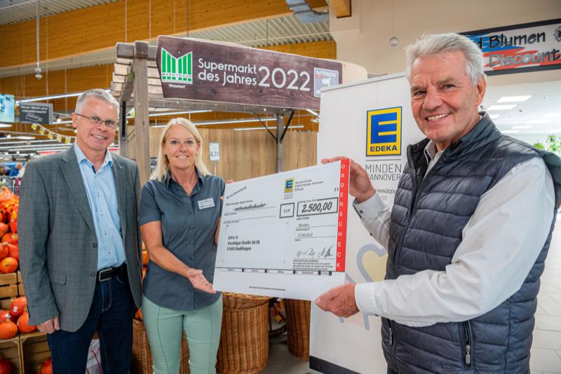 Spende Scheckübergabe Edeka Wunstorf ICH e.V. 2022