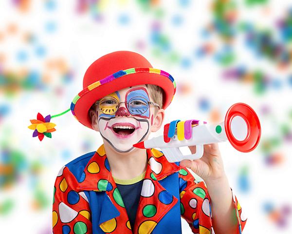 Kind geschminckt als Clown für Kinderfasching am 19. Februar 20123 in Bad Nenndorf